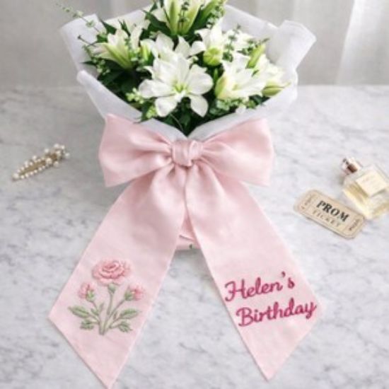 Personalized Embroidered Birthday Sash, Custom Name Bow, Floral Ribbon, Birthday Gift for Her, Elegant Party Decor, Pink Embroidered Bow